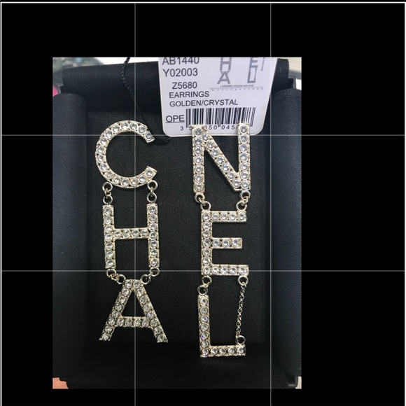 CHANEL Jewelry - 🎉Host Pick 🎉Chanel Crystal CHA NEL drop earrings